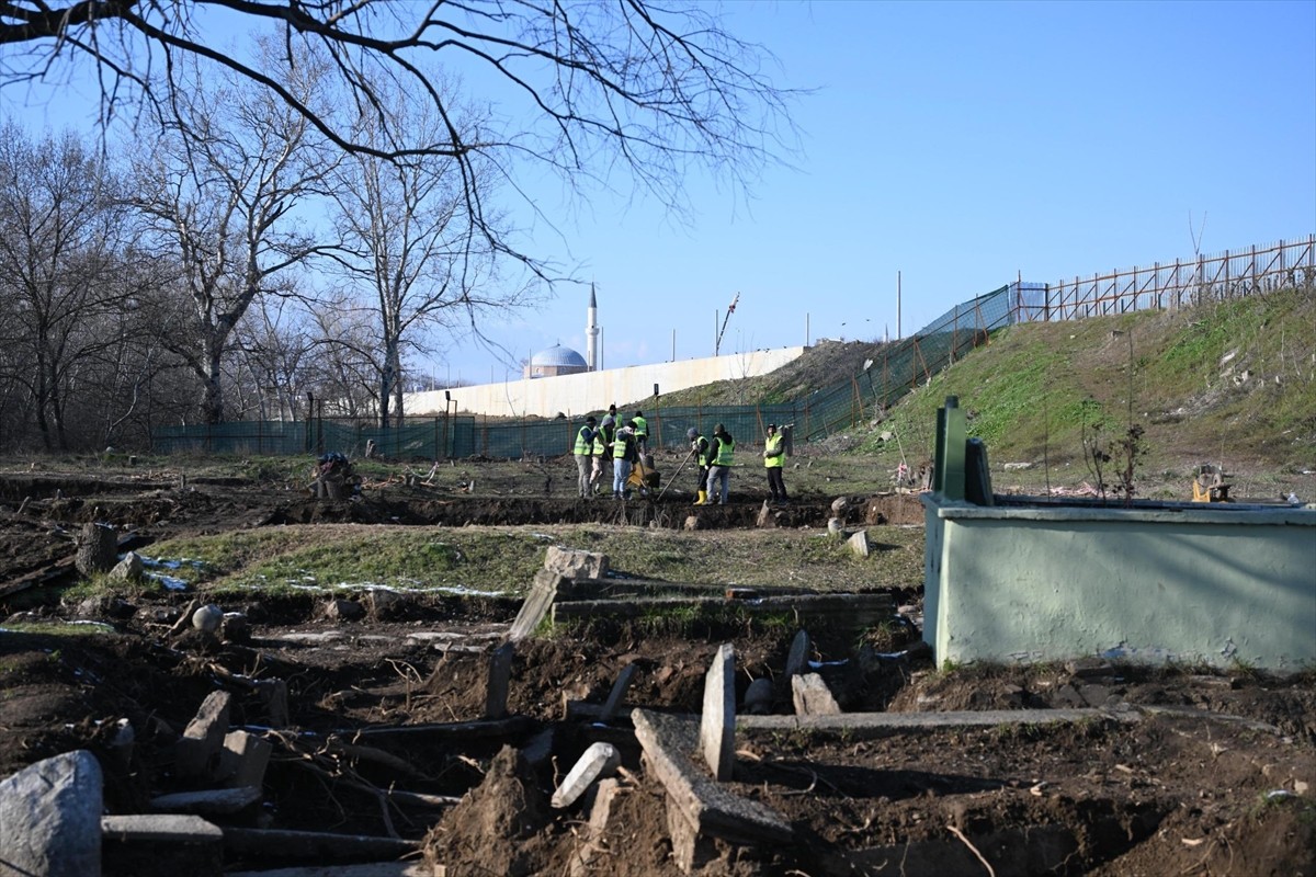 Edirne'de Tunca Nehri kenarında bulunan yalı camisi özelliğindeki 5,5 asırlık Evliya Kasımpaşa...