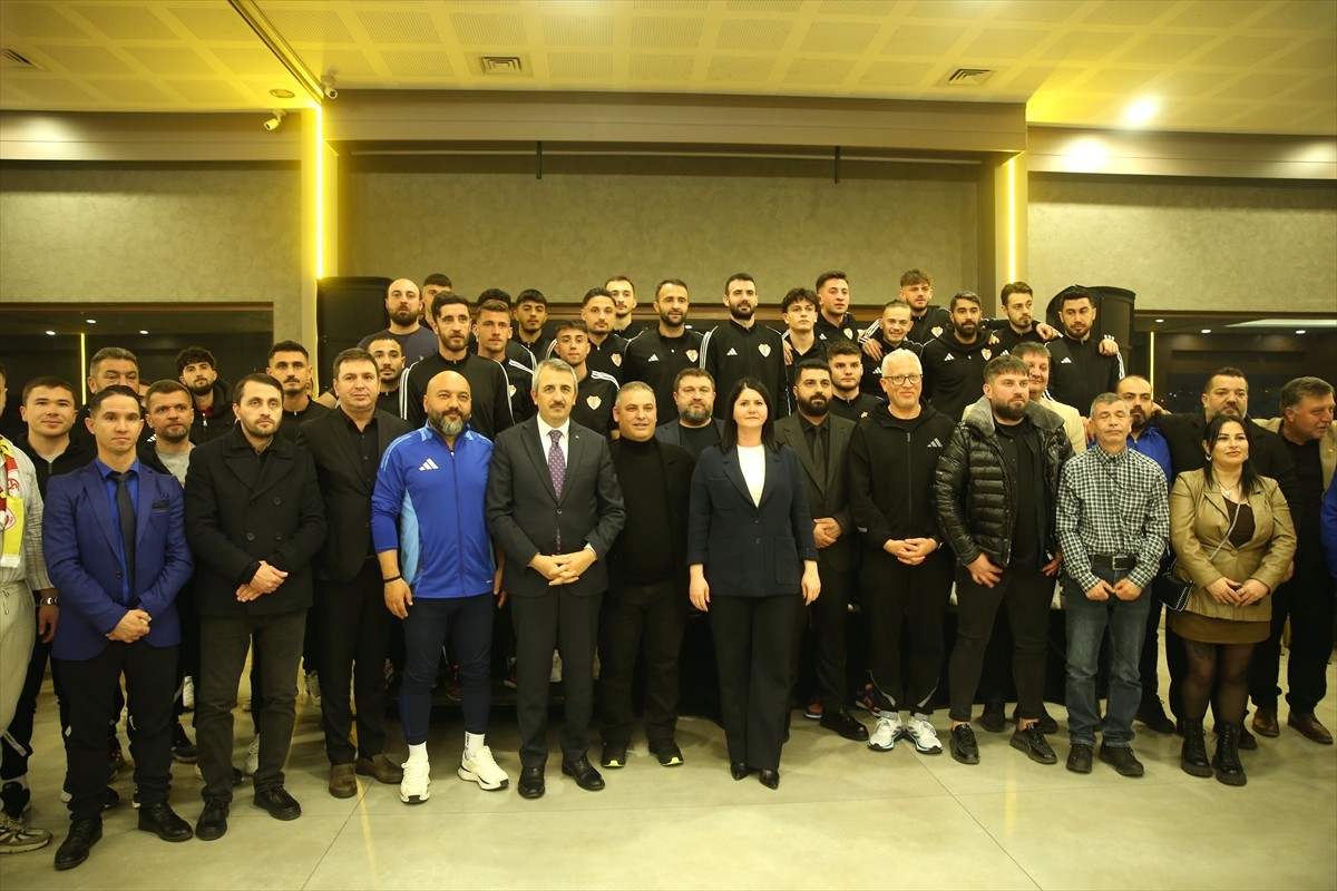 Edirnespor'a maddi gelir sağlamak için kentteki bir tesiste yardımlaşma ve dayanışma etkinliği...