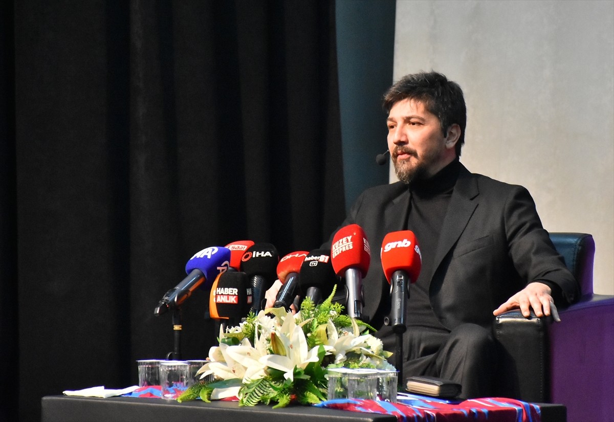 Eski Trabzonsporlu futbolcu Tolga Zengin, Trabzon Büyükşehir Belediyesi tarafından Hamamizade...