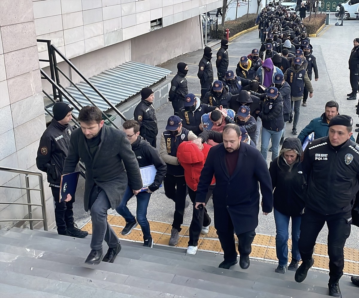 Eskişehir merkezli 9 ilde düzenlenen yasa dışı bahis operasyonunda 24 zanlı gözaltına...