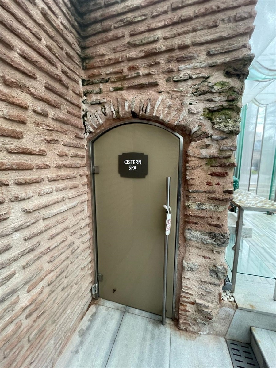 Fatih Belediyesi tarafından Ayasofya-i Kebir Cami-i Şerifi'nin yanında bulunan tarihi sarnıçtaki...