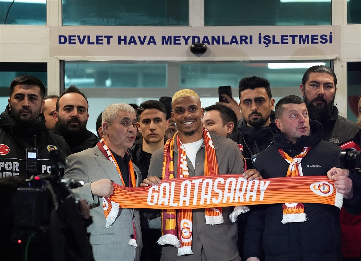 Galatasaray'ın transfer görüşmelerine başlandığını duyurduğu Gabonlu futbolcusu Mario Lemina...