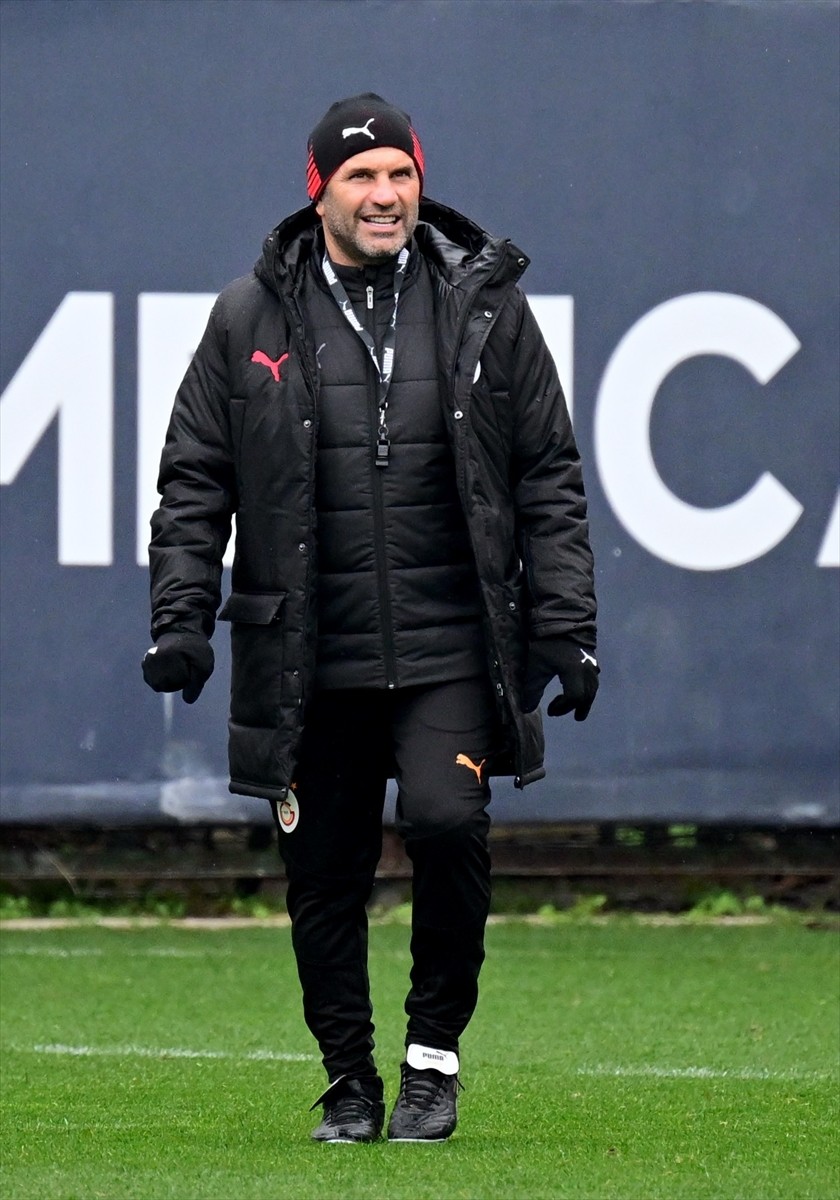 Galatasaray, UEFA Avrupa Ligi son 16 play-off turu ilk maçında Hollanda temsilcisi AZ Alkmaar ile...