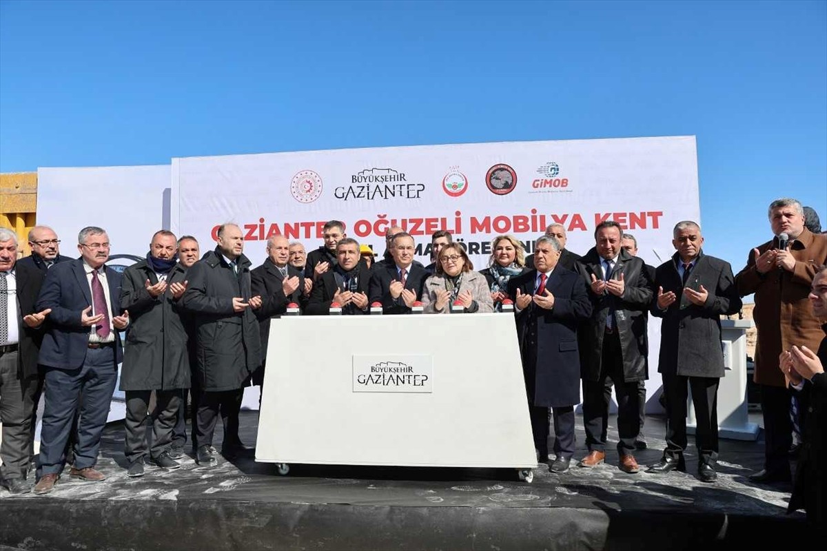 Gaziantep'in Oğuzeli ilçesinde, mobilya kent projesinin temel atma töreni gerçekleştirildi....