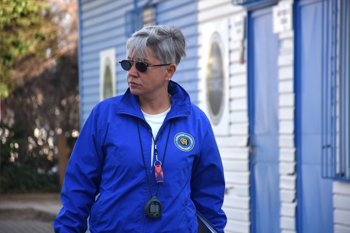 Gaziantep'te çocukluktan içinde kalan futbol aşkını yaşamak için geçen yıl kurduğu erkek futbol...