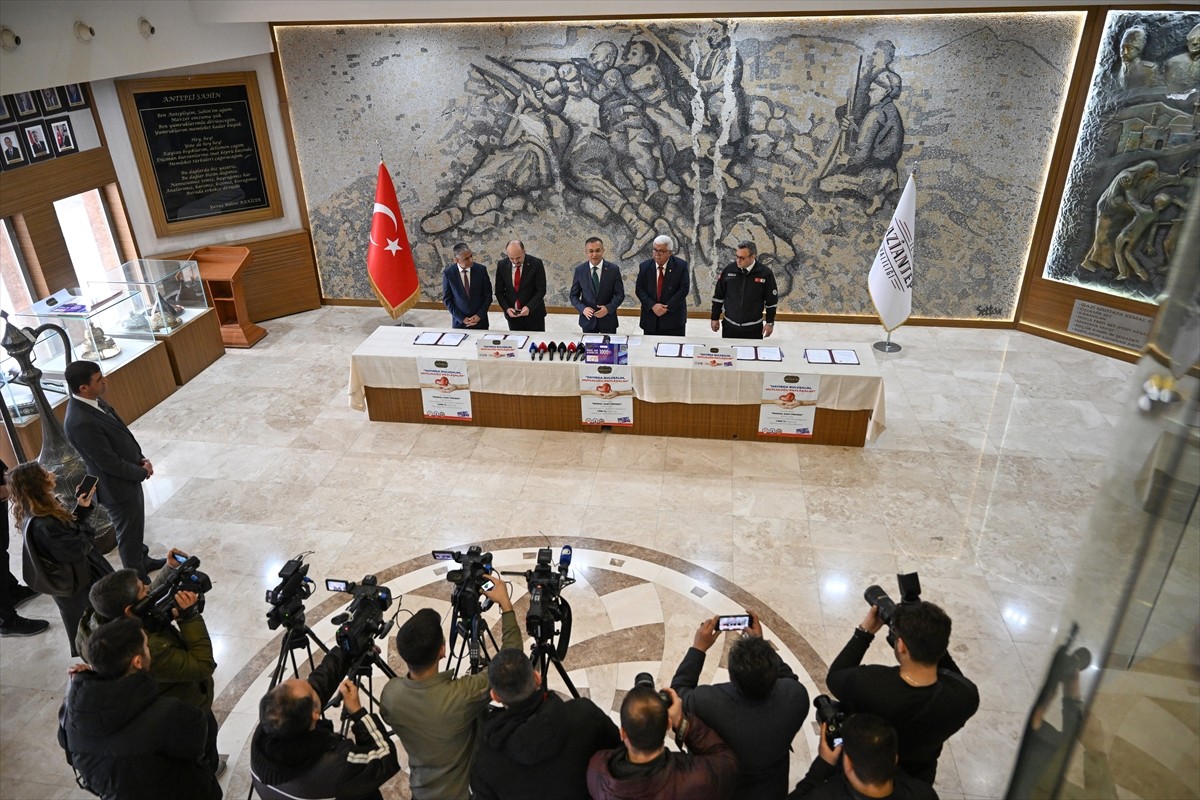 Gaziantep Valiliğince ramazan ayı için başlatılan "Bakkal kart alışveriş çeki" uygulamasıyla...