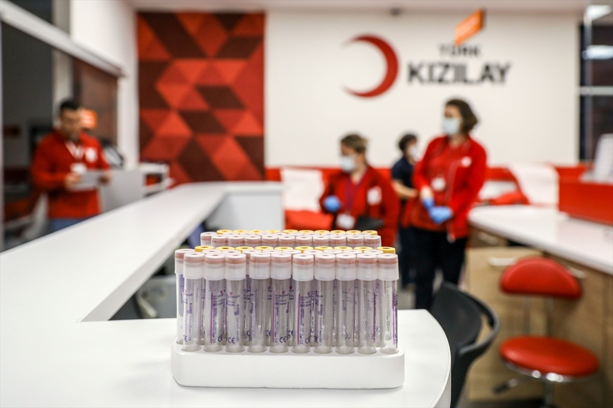 Geçen yıl Türkiye'nin kan ihtiyacının yüzde 97'sini karşılayan Türk Kızılay, 2025'te 3 milyon...