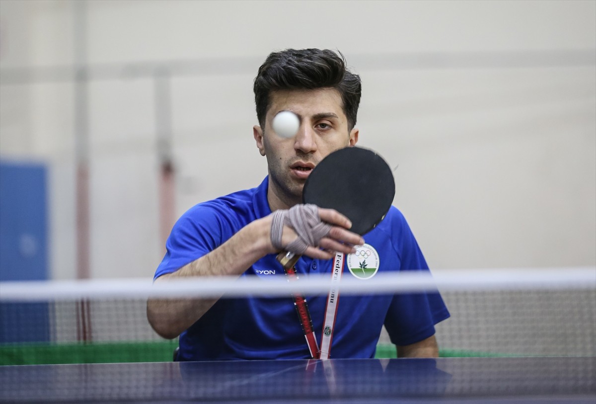 Geçirdiği trafik kazasının ardından yaşamını tekerlekli sandalyeyle sürdüren Orhan Koca, yöneldiği...