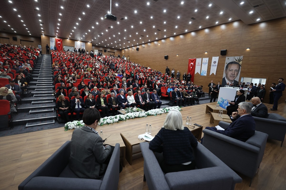 Gençlik ve Spor Bakanlığı, bağımlılık sorununa karşı toplumun farklı kesimlerini bir araya...