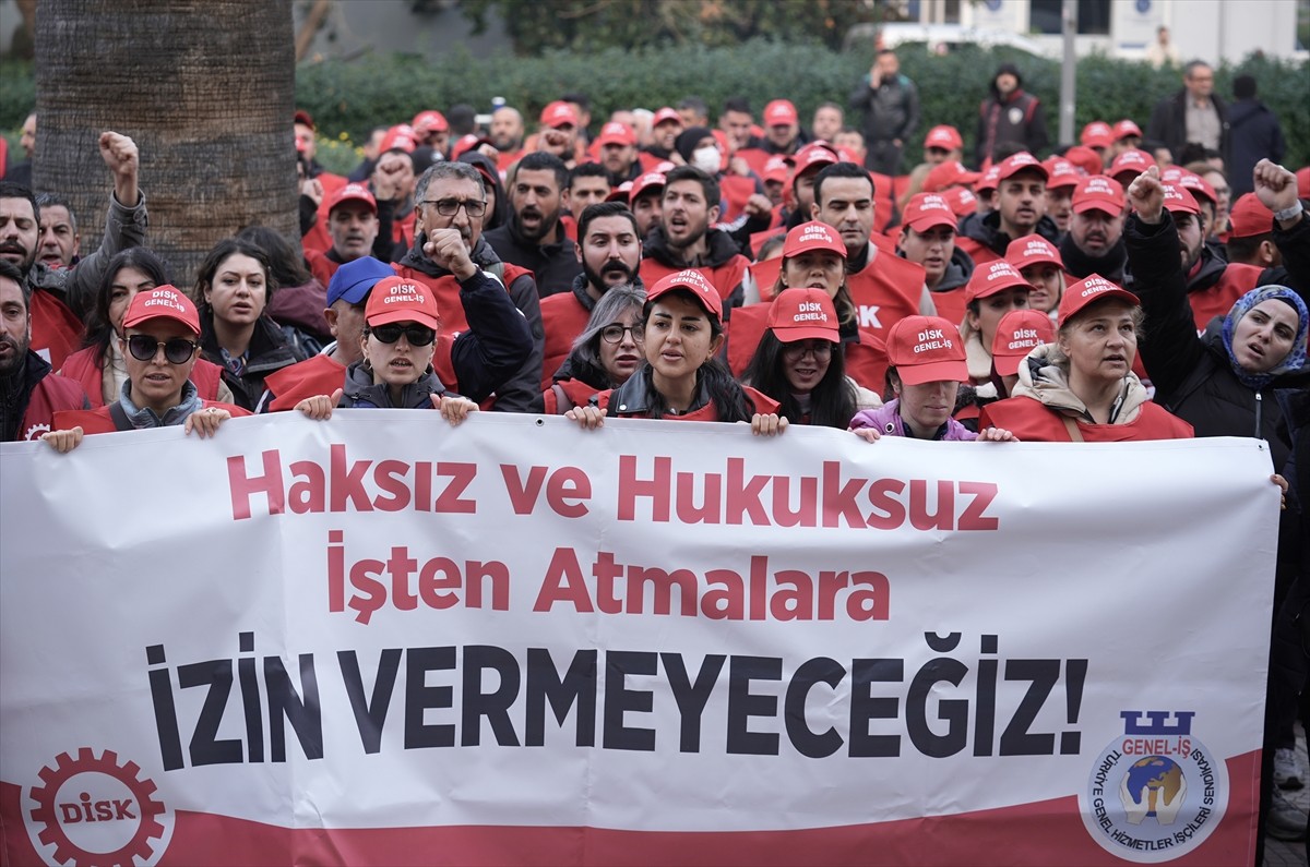 Genel-İş Sendikası İzmir şubeleri, İzmir Büyükşehir Belediyesinde ücretsiz izne çıkarılan 158...