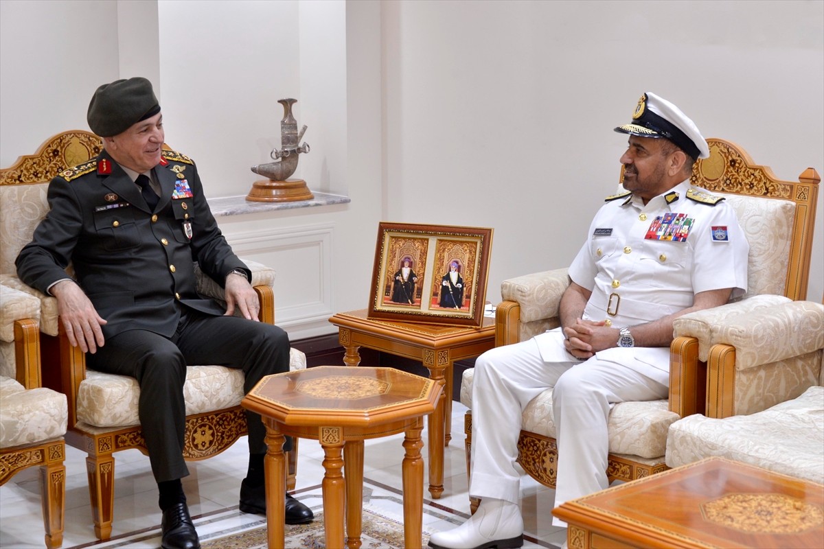 Genelkurmay Başkanı Orgeneral Metin Gürak, resmi ziyaret kapsamında bulunduğu Umman'da...