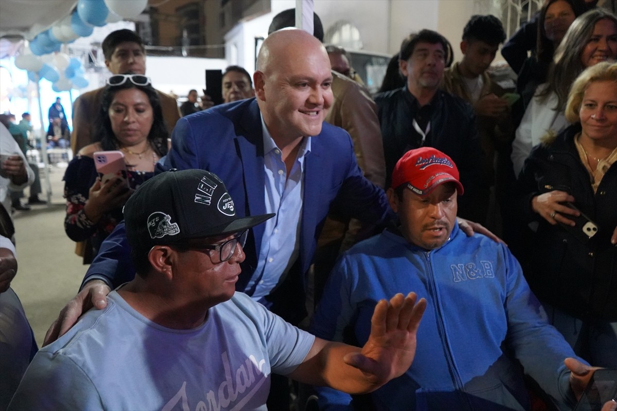 Güney Amerika ülkesi Ekvador'da, ülkeyi 4 yıl yönetecek devlet başkanını belirlemek üzere halk...