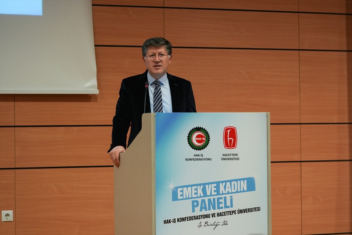 Hacettepe Üniversitesi (HÜ) ve HAK-İŞ Konfederasyonu ortaklığında, üniversitenin Hukuk...