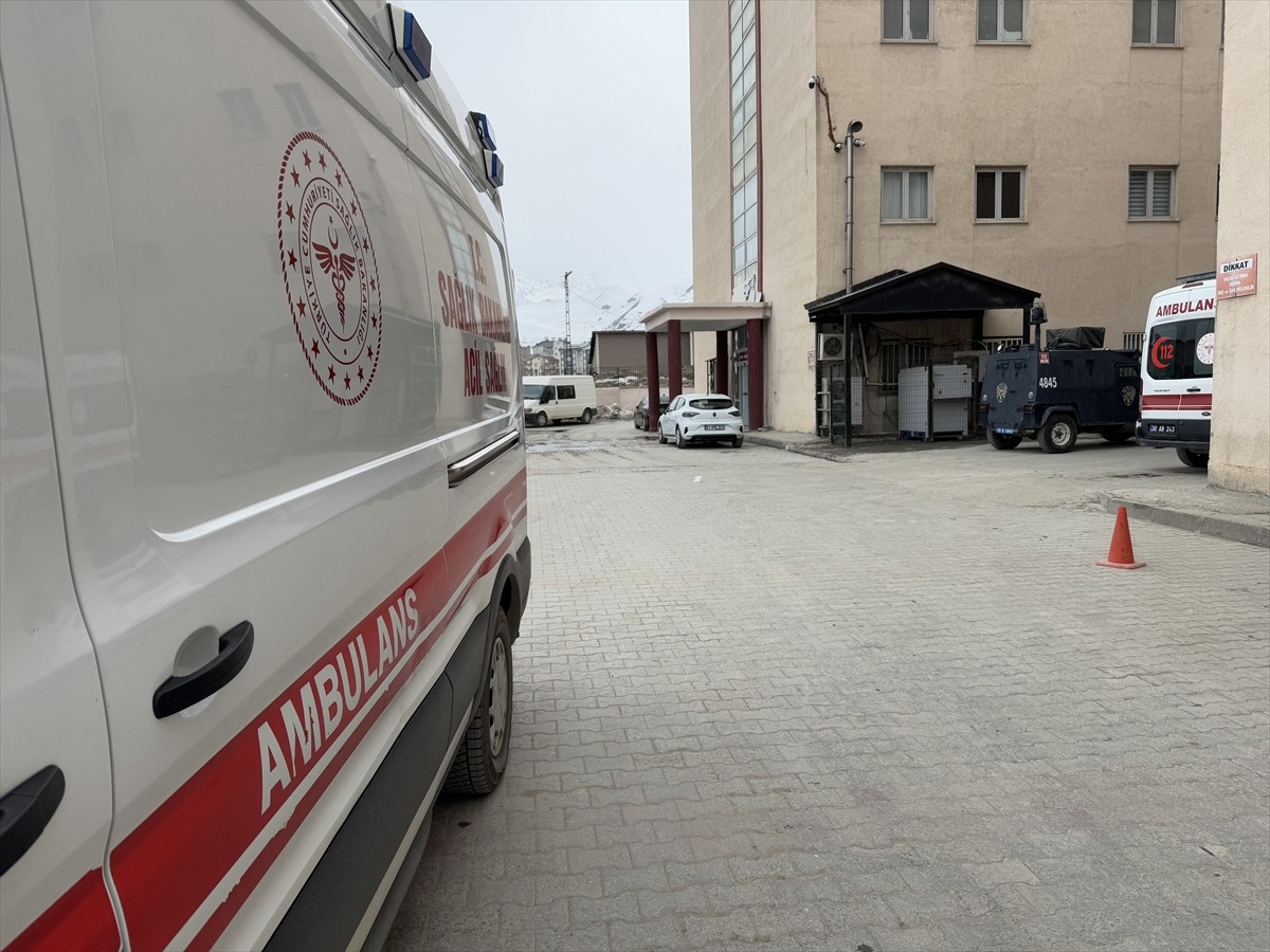 Hakkari'de 43 öğrenci, gıda zehirlenme şüphesiyle tedavi altına alındı. Bağışlı Mehmetçik İlk ve...