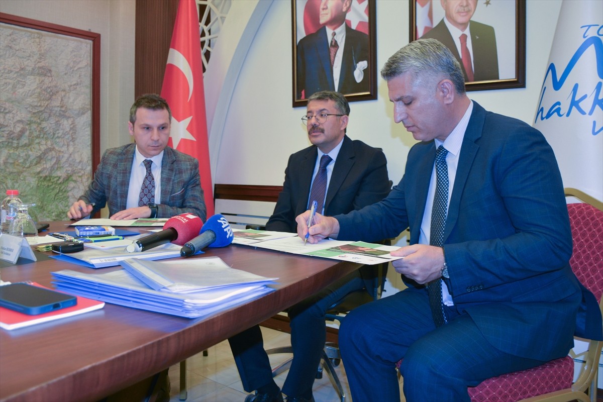 Hakkari'de hayata geçirilen "Sahipli Köpeklerin Ücretsiz Olarak Kimliklendirilmesi ve Aşılanması"...