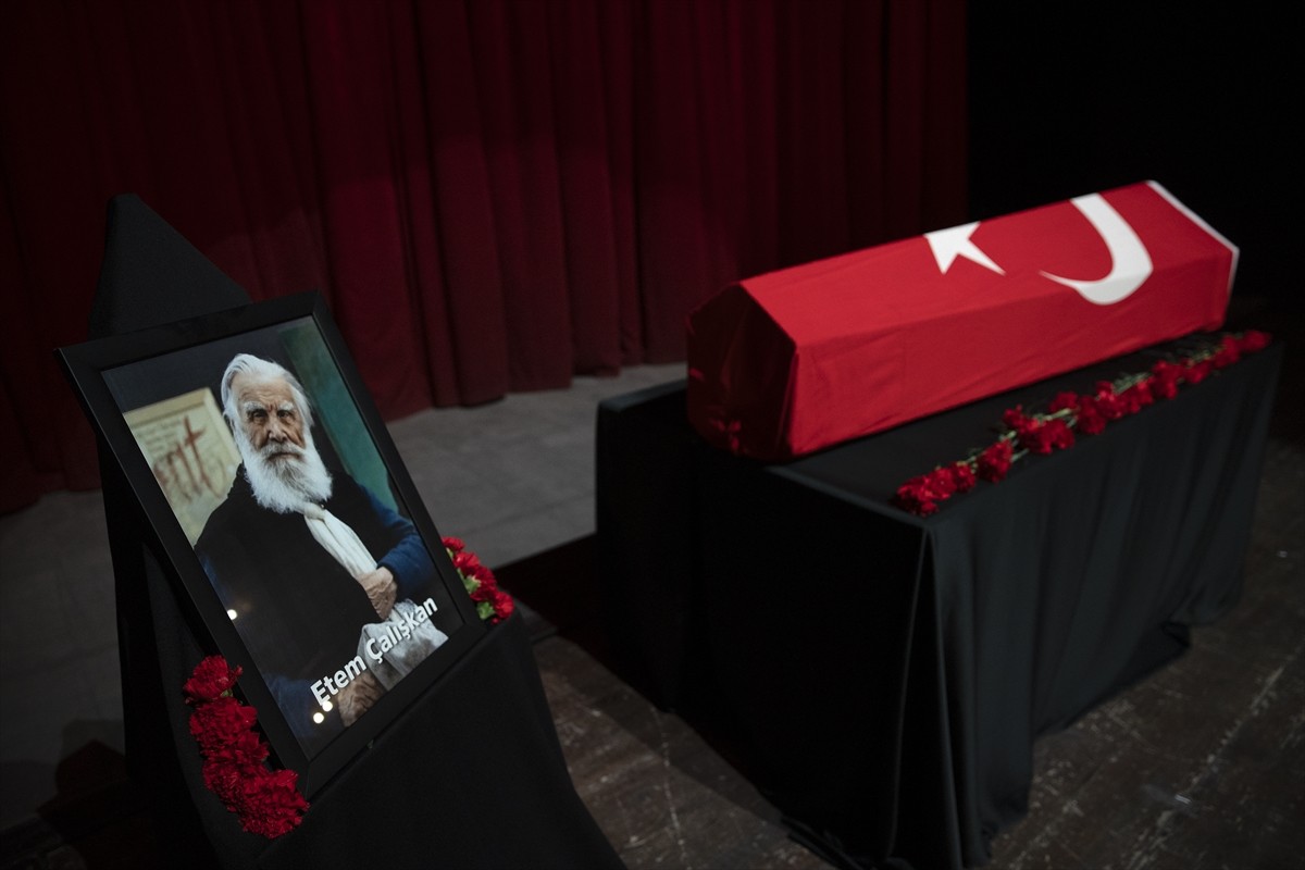 Hayatını kaybeden Cumhurbaşkanlığı Kültür ve Sanat Büyük Ödülü sahibi kaligrafi sanatçısı, ressam...