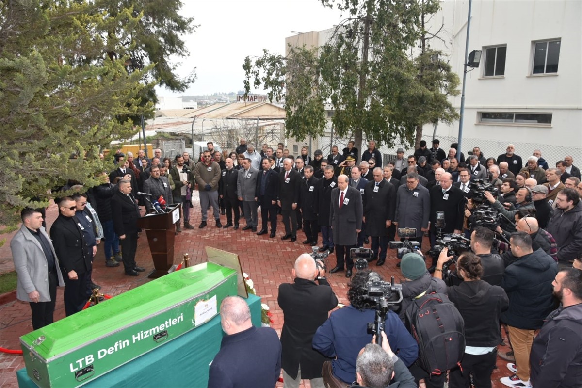 Hayatını kaybeden Kıbrıslı Türk iş insanı Asil Nadir (83) Kuzey Kıbrıs Türk Cumhuriyeti'nin (KKTC)...