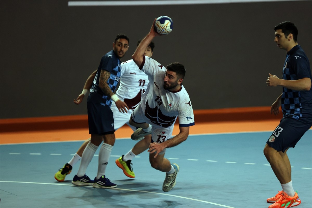 Hentbol Erkekler Süper Ligi'nin 18. haftasında Trabzon Büyükşehir Belediyespor ile DEPSAŞ Enerji...