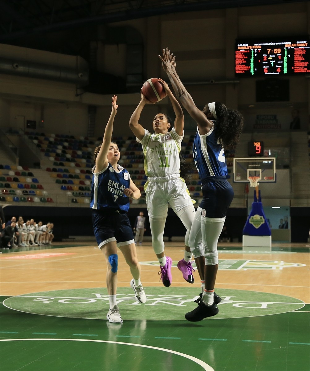ING Kadınlar Basketbol Süper Ligi'nin 20. haftasında, Danilos Pizza ile Emlak Konut, Kocaeli'de...