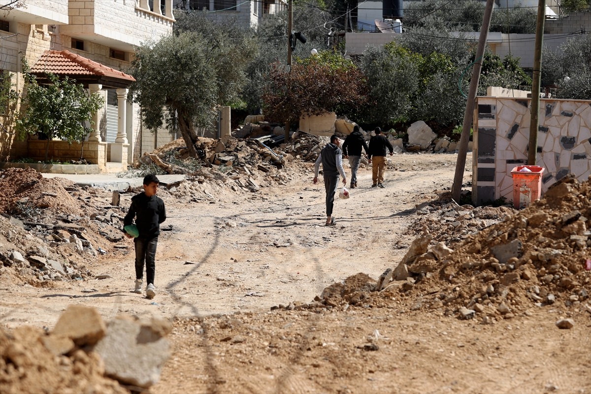 İşgal altındaki Batı Şeria'nın kuzeyinde Nablus kentine baskın düzenleyen İsrail ordusu, 48 saat...