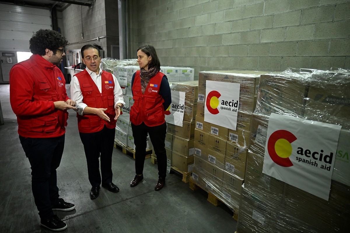 İspanya, Gazze'ye ulaştırılmak üzere sağlık ve barınma malzemelerinin olduğu 12 tonluk insani...