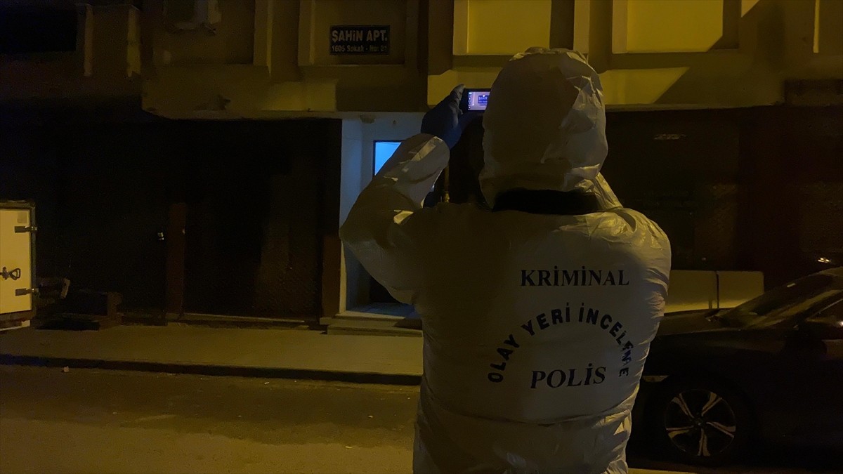 Isparta'da, yaklaşık bir aydır haber alınamayan kişi evinde ölü bulundu. Ekipler olay yerinde...