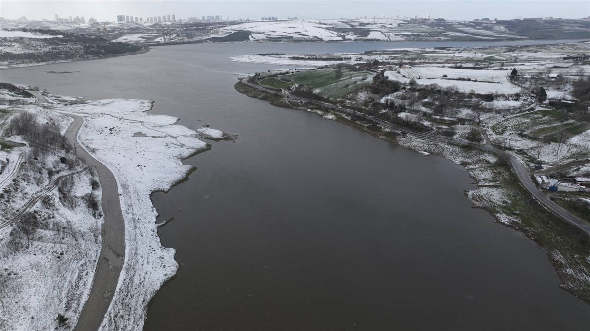 İstanbul'a su sağlayan barajlardaki ortalama doluluk oranı son günlerdeki kar yağışlarının...