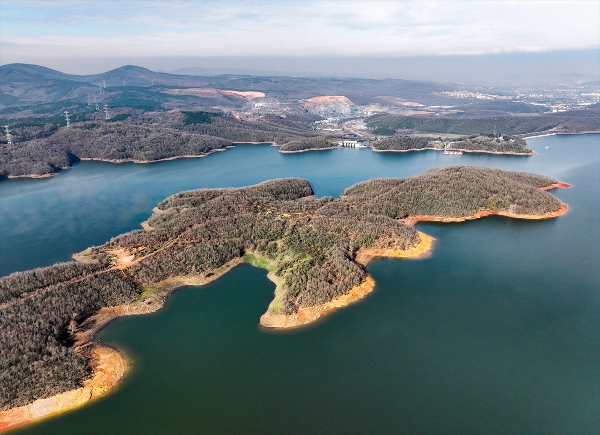İstanbul'a su sağlayan barajların ortalama doluluk oranı, yağışların da etkisiyle yüzde 59,82'ye...