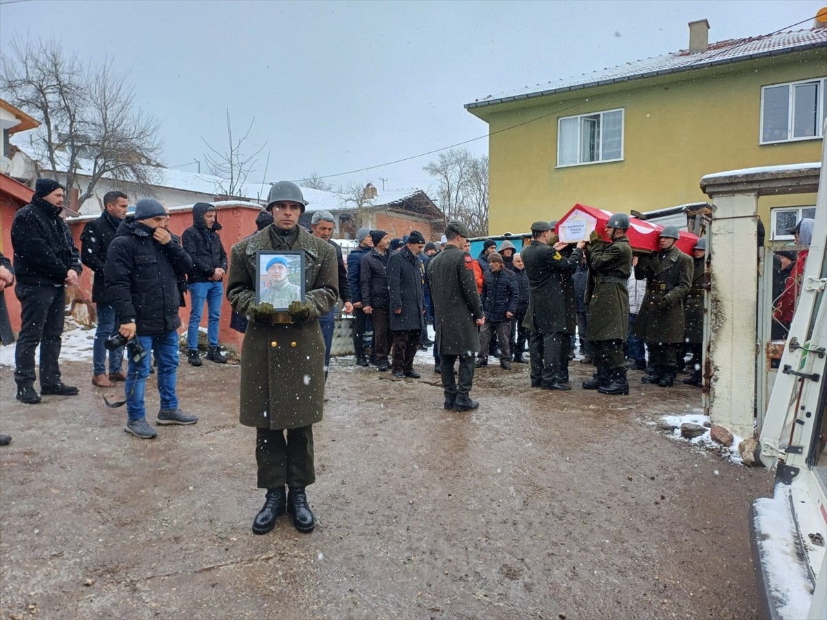 İstanbul'da askeri görevini yaptığı birliğinde kalp krizi sonucu yaşamını yitiren piyade er...