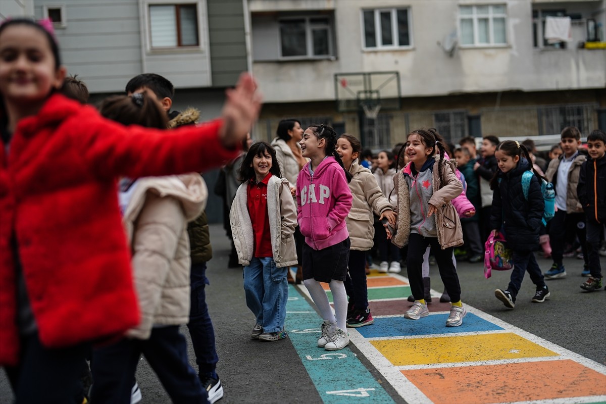 İstanbul'da okul öncesi, ilköğretim ve ortaöğretim okullarındaki yarıyıl tatilinin sona ermesinin...