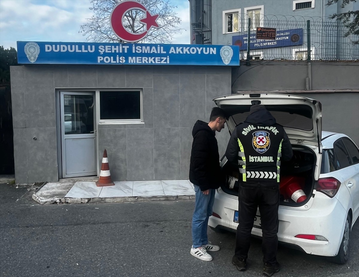 İstanbul Emniyet Müdürlüğü Trafik Denetleme Şube Müdürlüğü ekiplerince, Ümraniye TEM Otoyolu Kuzey...