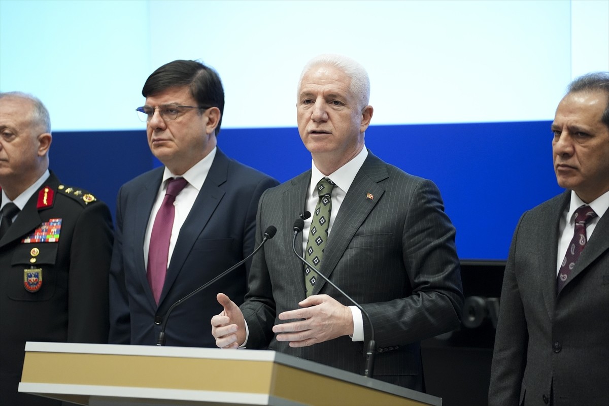 İstanbul Valisi Davut Gül, İl Afet ve Acil Durum Müdürlüğünde (AFAD) gerçekleştirilen toplantıda...