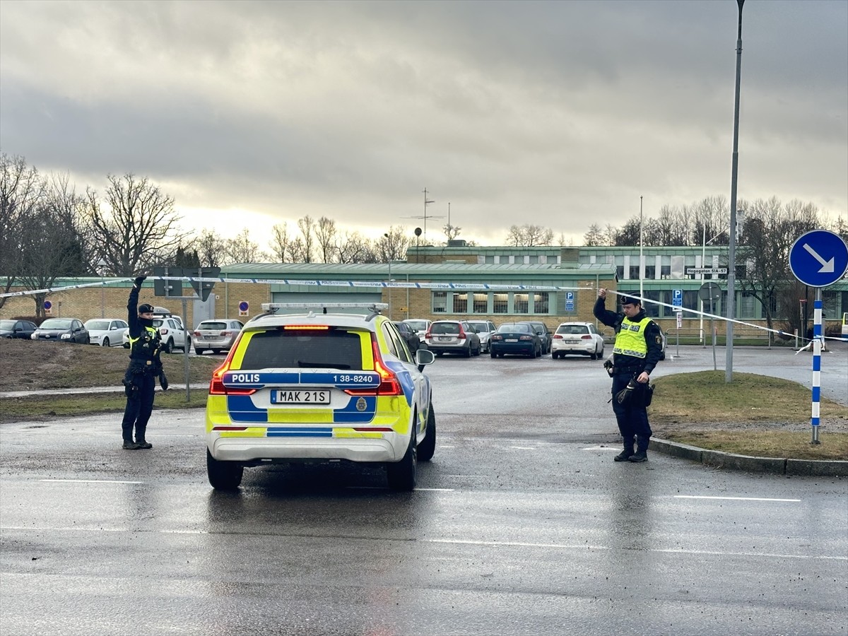 İsveç'in Örebro kentinde bulunan bir okula düzenlenen silahlı saldırıda 11 kişinin öldüğü...