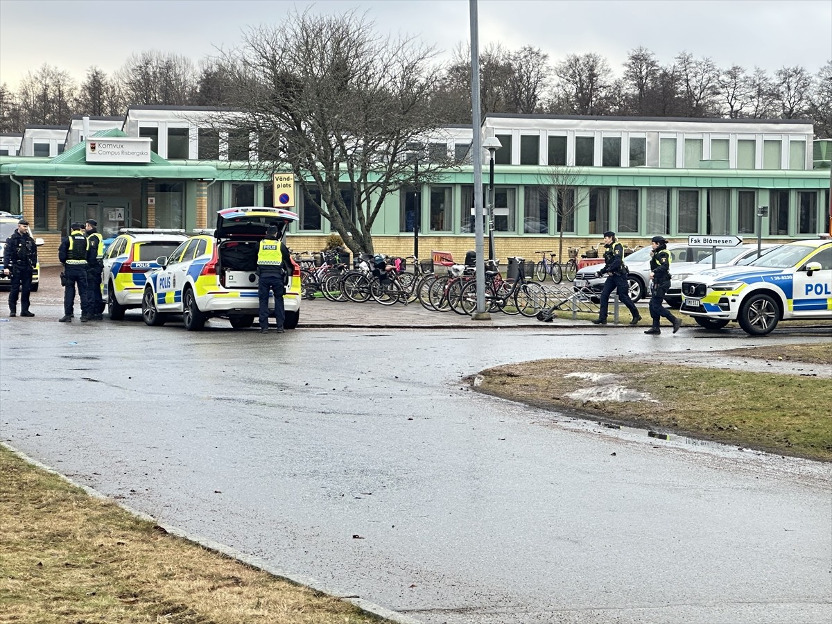 İsveç'in Örebro kentinde bulunan bir okula düzenlenen silahlı saldırıda 11 kişinin öldüğü...