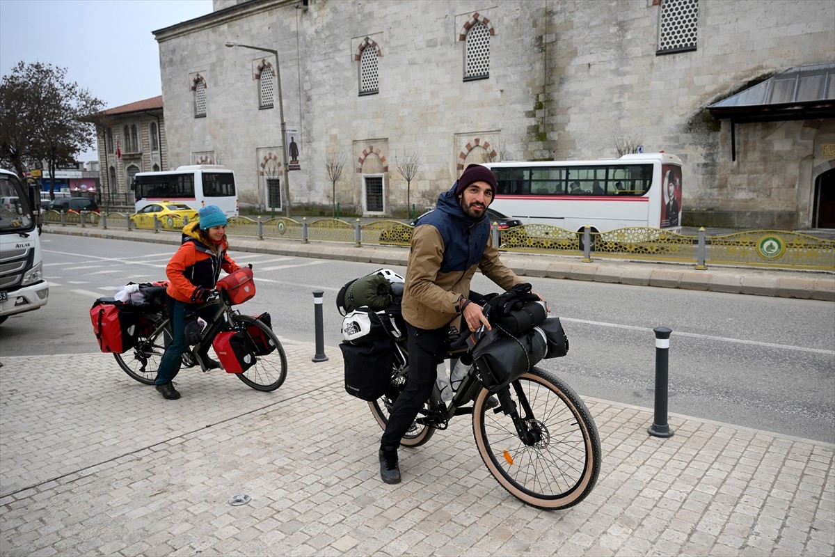 İtalya'nın Napoli kentinden bisikletleriyle Avrupa turuna çıkan 4 Fransız arkadaş, Edirne'ye...