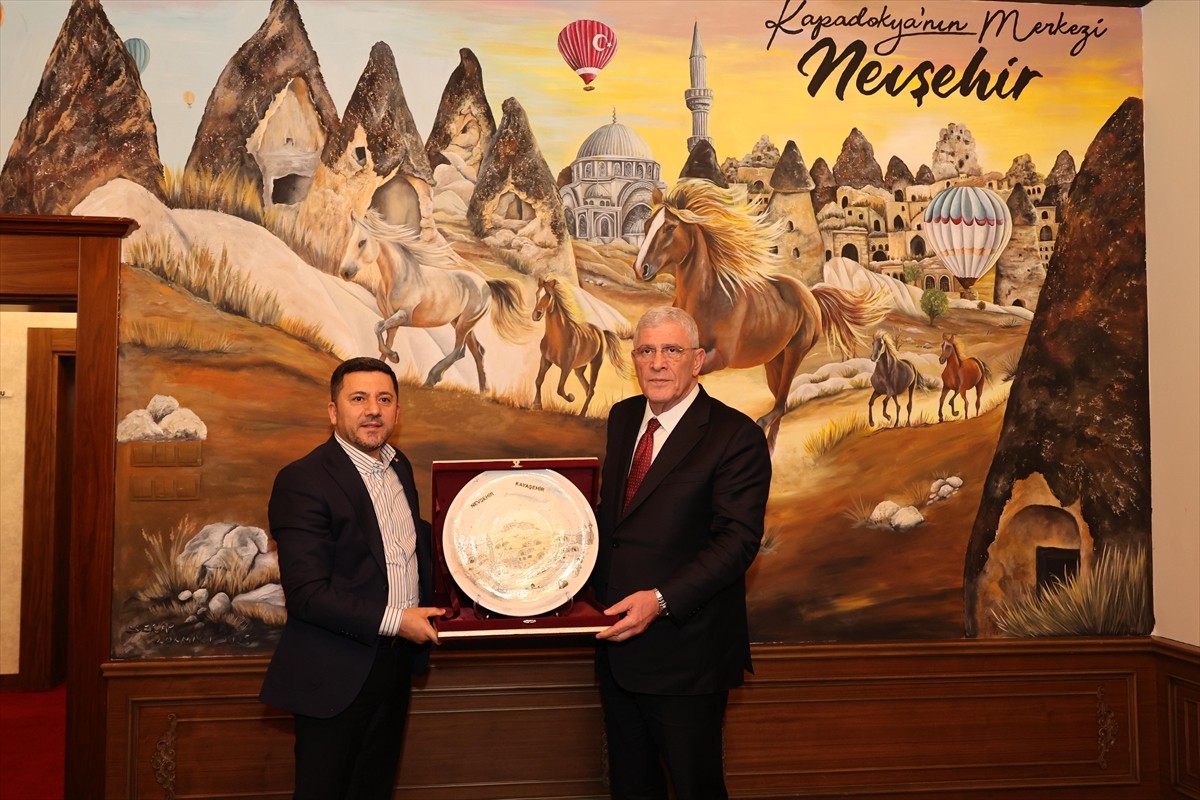 İYİ Parti Genel Başkanı Müsavat Dervişoğlu (sağda), Nevşehir Belediyesini ziyaret etti....