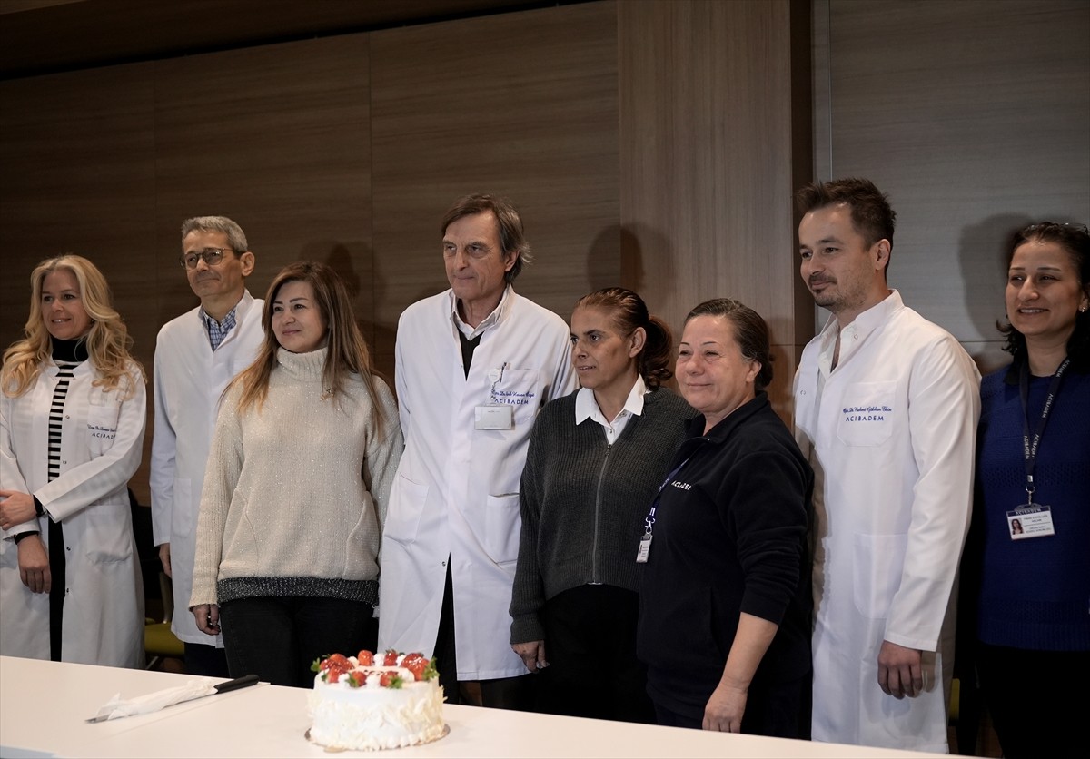 İzmir'de özel bir hastanede 11 yılda eşi ve kardeşinden alınan böbreklerle 2 kere böbrek nakli...