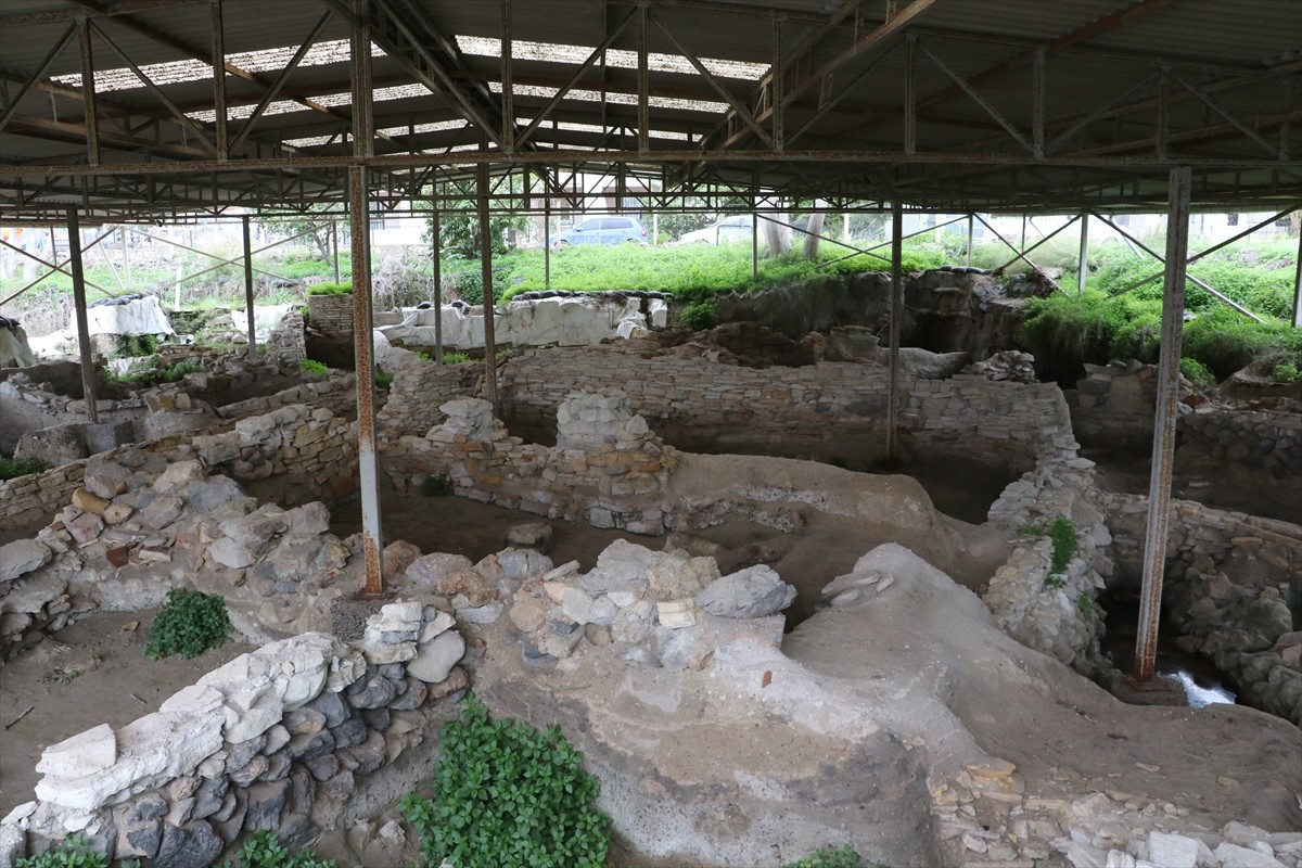 İzmir'in Çeşme ilçesindeki Bağlararası'nda 2009-2019 yıllarındaki kazılarda elde edilen bulgular...