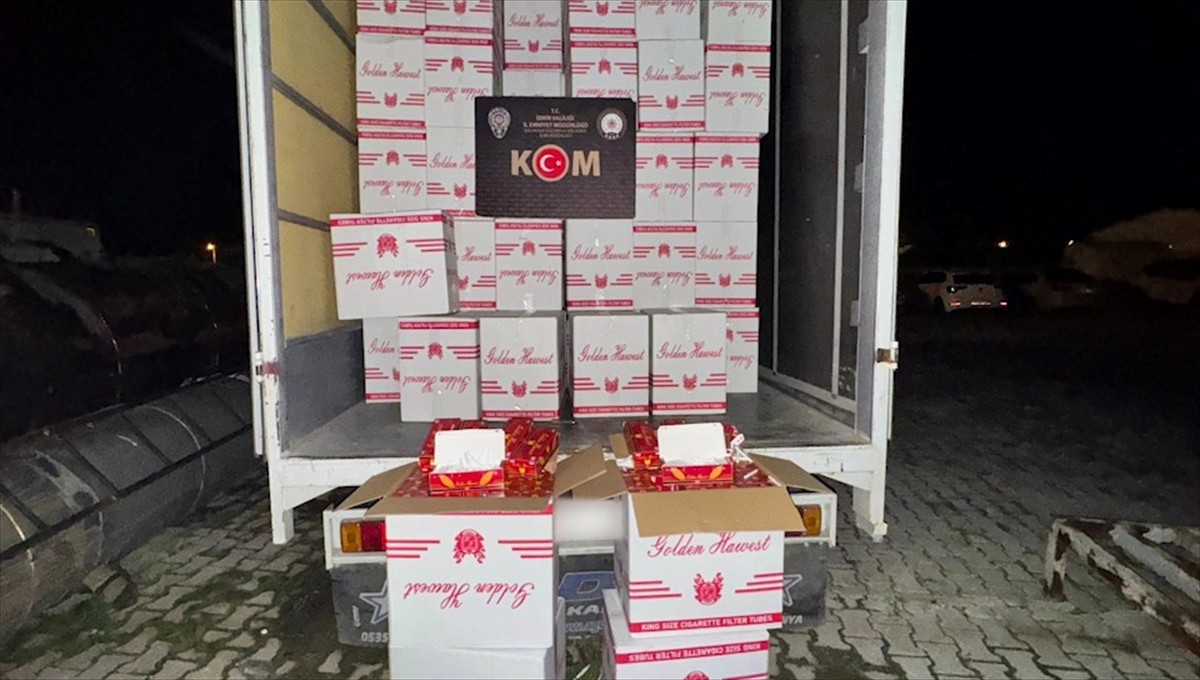 İzmir'in Kemalpaşa ilçesinde düzenlenen operasyonda 7 milyon 320 bin kaçak makaron (filtreli...