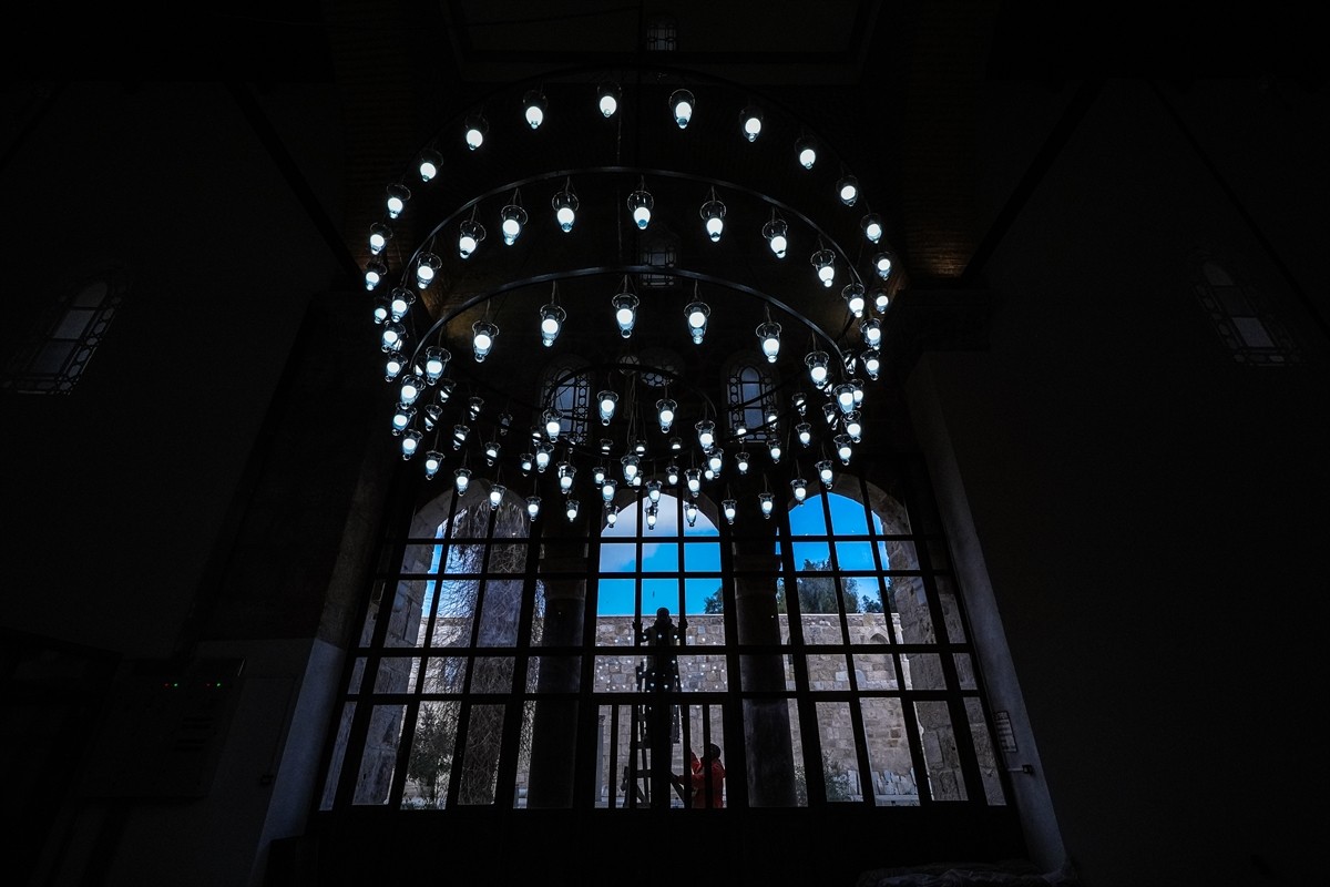 İzmir'in Selçuk ilçesinde restorasyon nedeniyle 2 yıl önce ibadete kapatılan İsa Bey Camisi, ilk...