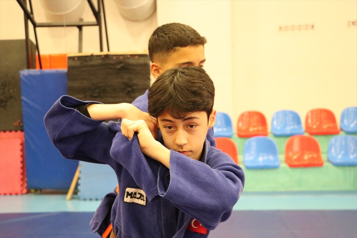 Judoda 11 madalya kazanan 14 yaşındaki Mert Akif Uluğ, Tekirdağ'da Balkan şampiyonluğu hedefiyle...