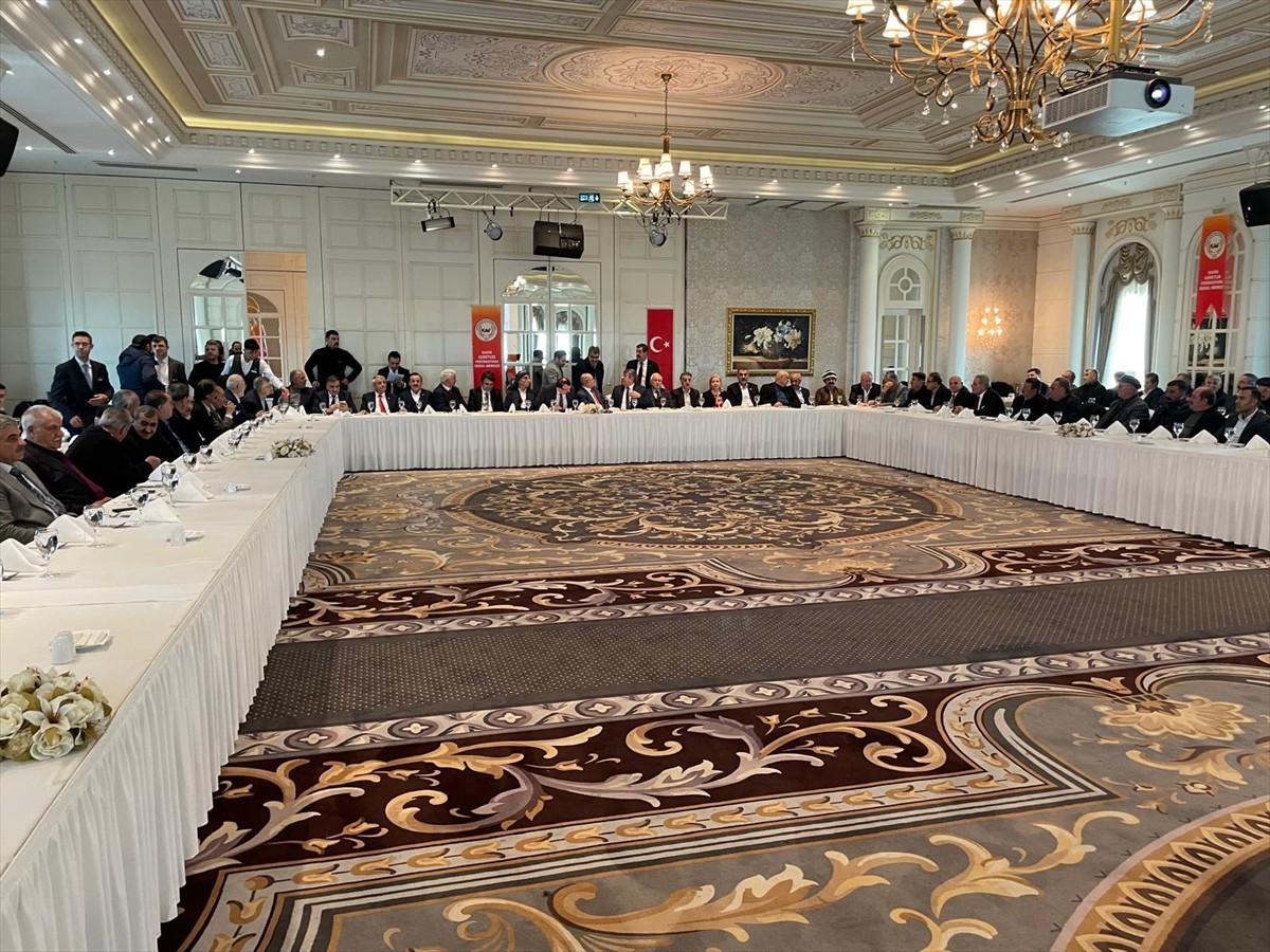 Kadim Aşiretler Federasyonu üyeleri Van'da bir otelde bir araya geldi. 