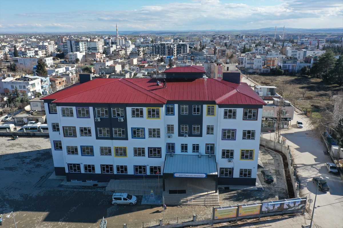  Kahramanmaraş merkezli 6 Şubat 2023'teki depremlerden etkilenen Adıyaman'a 61 yeni okul...