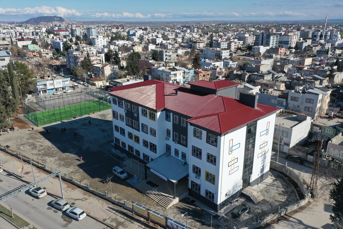  Kahramanmaraş merkezli 6 Şubat 2023'teki depremlerden etkilenen Adıyaman'a 61 yeni okul...