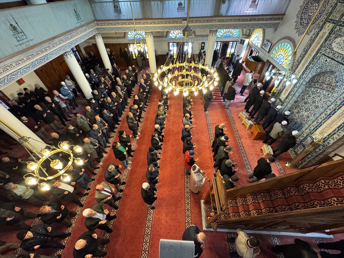 Karabük'te "Her Ay 253 Hatim" programı kapsamında 15 Temmuz şehitleri için dua edildi. 15 Temmuz...