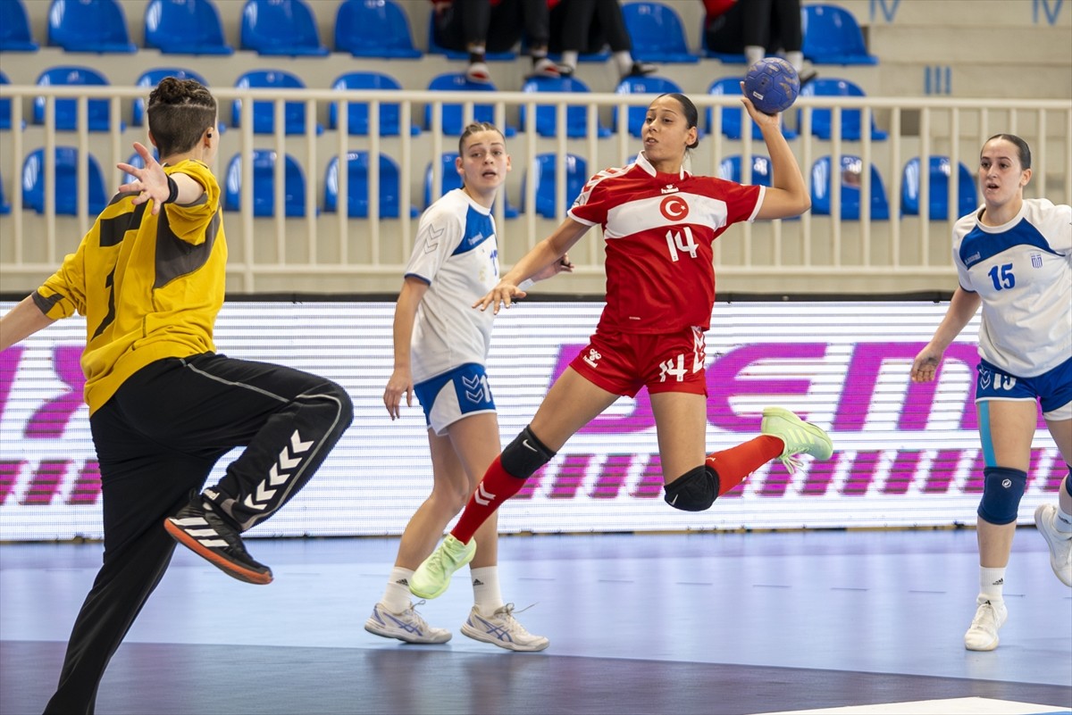 Karadağ'da düzenlenen 18. Akdeniz Konfederasyonu Şampiyonası'nda 17 Yaş Altı Milli Kadın Hentbol...