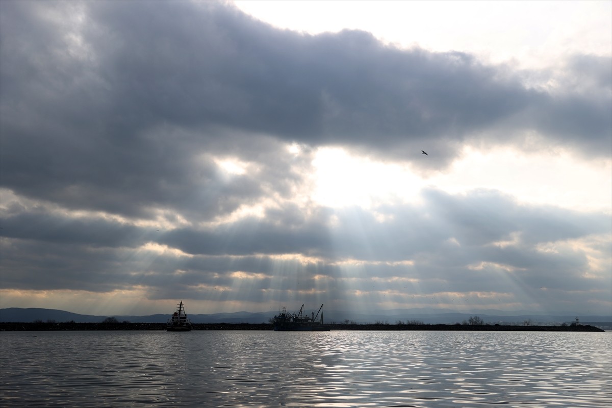  Karadeniz'e sahili bulunan Kırklareli'nin Demirköy ilçesine bağlı İğneada beldesi açıklarında...