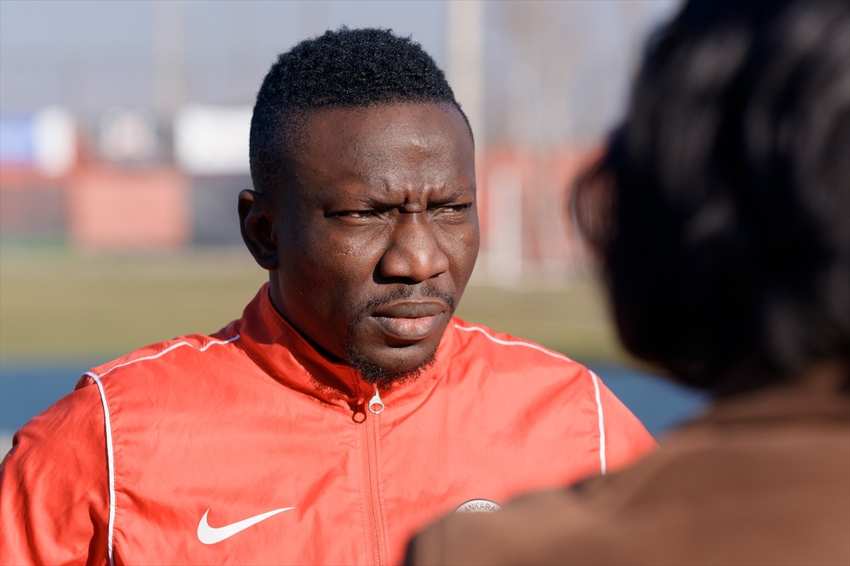 Kariyerinde La Liga ve Premier Lig'de de forma giyen, 2020-2021 sezonunda Galatasaray'da kiralık...