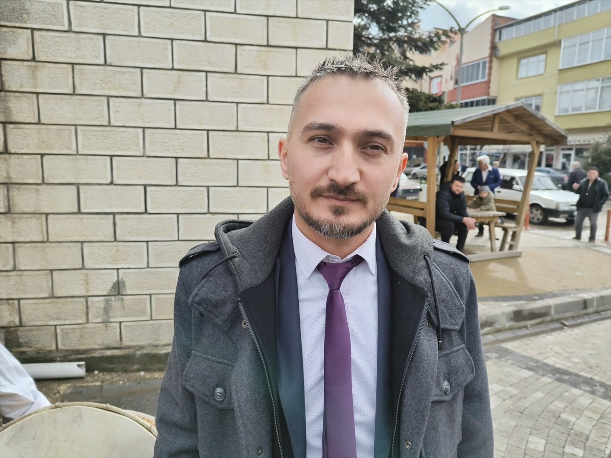 Kastamonu'nun İhsangazi ilçesinde öğrenciler, maniler okuyarak ramazanın gelişini kutladı ve...