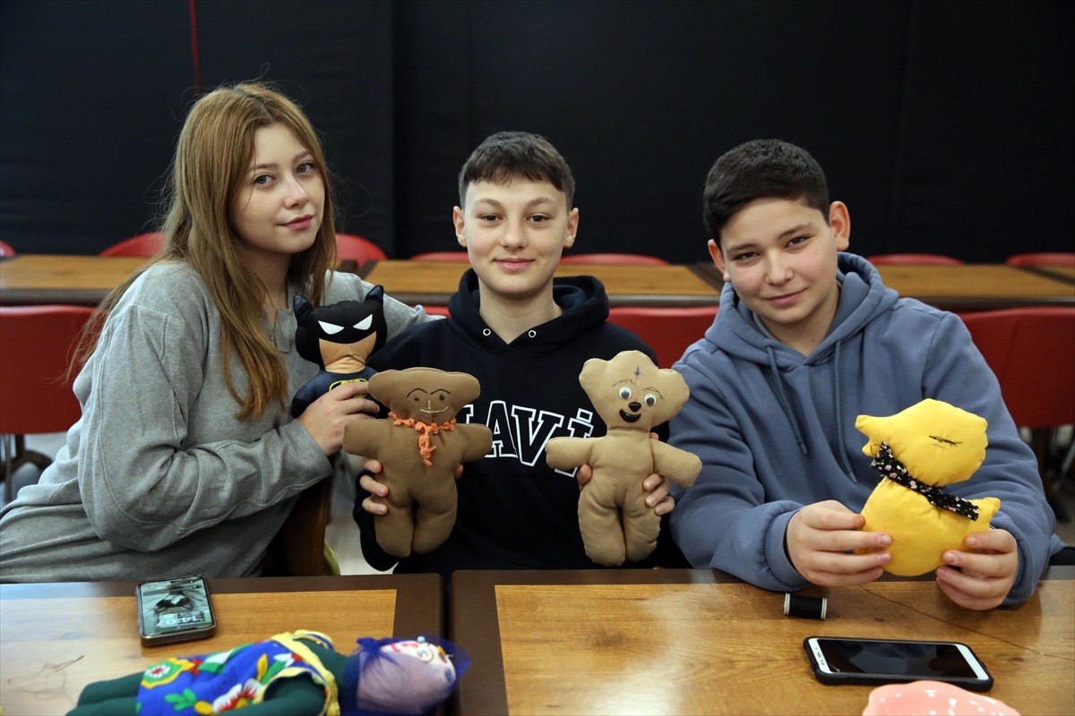 Kastamonu 15 Temmuz Şehitler Anadolu Lisesi öğrencileri hazırladıkları bez bebekleri, Şırnak'ın...